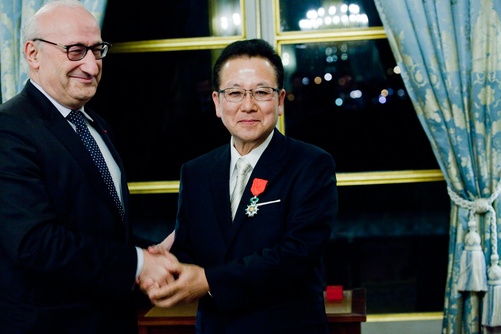 Tatsuya Tanaka, président du groupe Fujitsu a été nommé Chevalier de la Légion d’Honneur par le gouvernement Macron Elysée attractivité de la France Intelligence artificielle